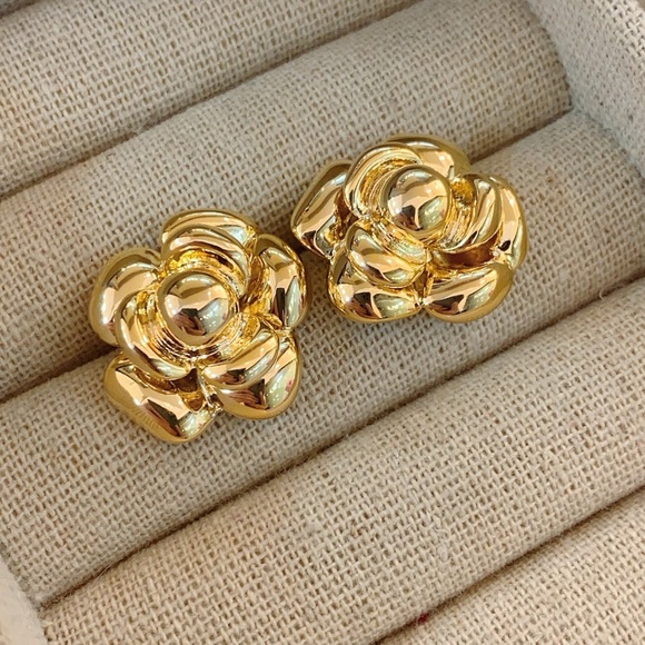 NEW: 24K Gold Vintage Inspired Floral Earrings*Waterproof*Tarnish Free - Picture 4 of 5